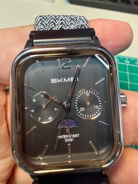 Skmei Mens quarts watch with braided loop band silver black